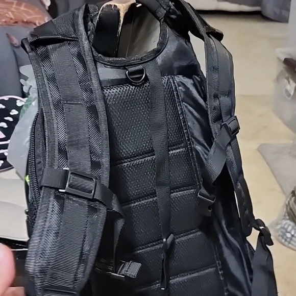 Black and Green Men's Backpack Used Great Conditions - Picture 10 of 12